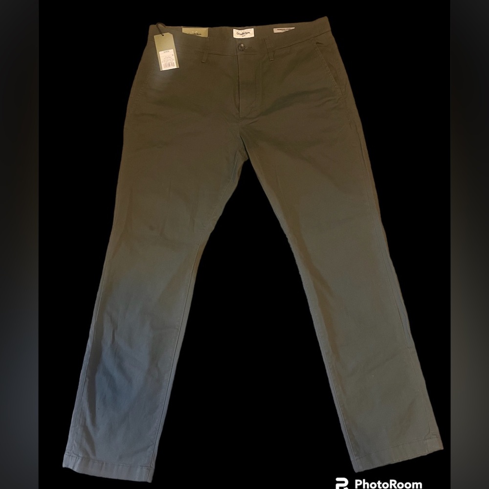 Men’s slim chino pants. 34x40
